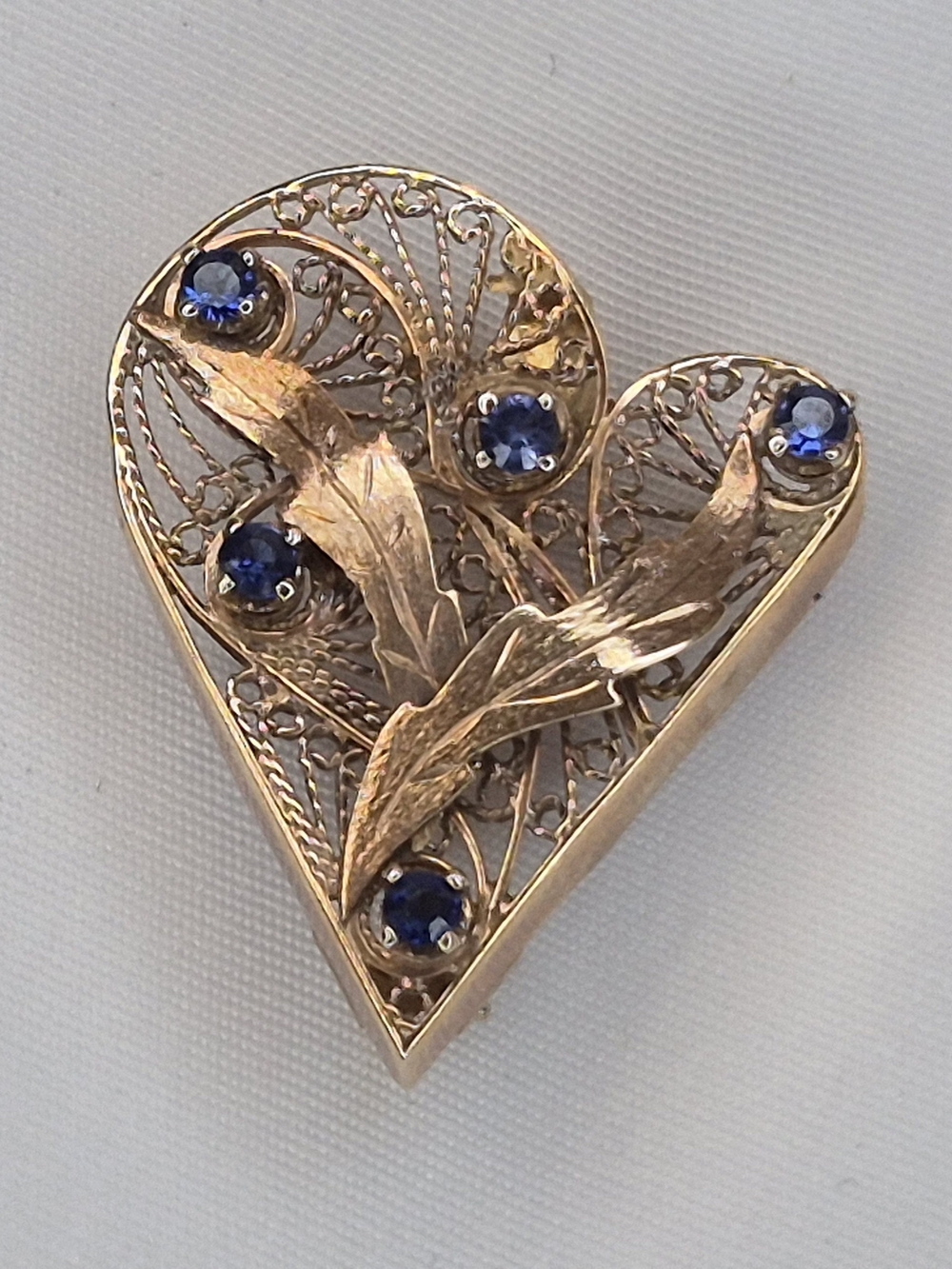 Vintage 14k Gold Heart Open Work Brooch /5 Sapphires⁹